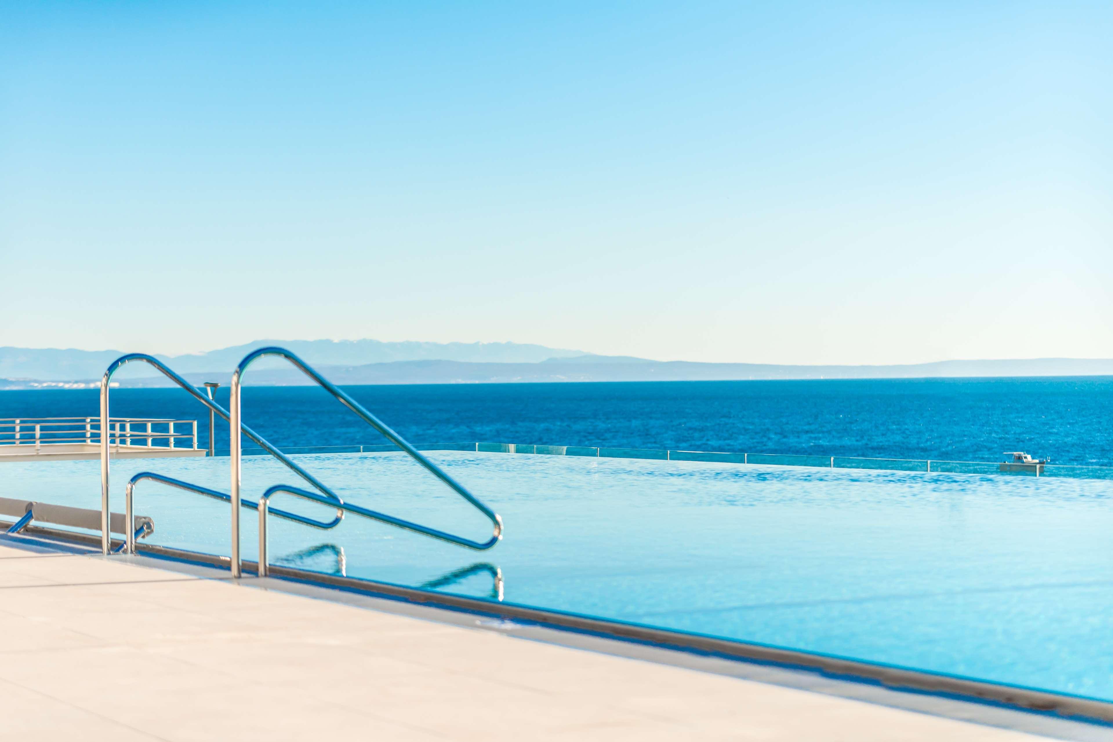 Hilton Rijeka Costabella Beach Resort And Spa Bagian luar foto The pool at the Hotel