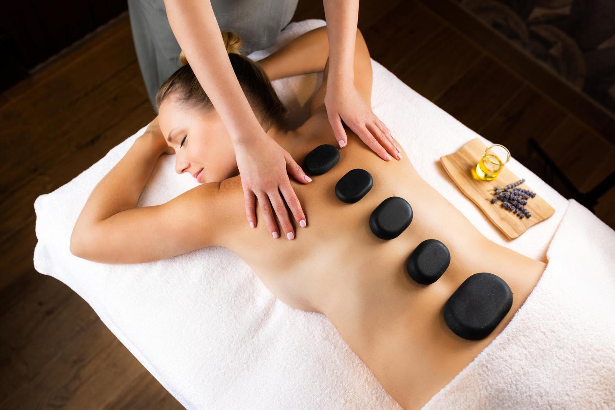 Hilton Rijeka Costabella Beach Resort And Spa Bagian luar foto Hot stone massage