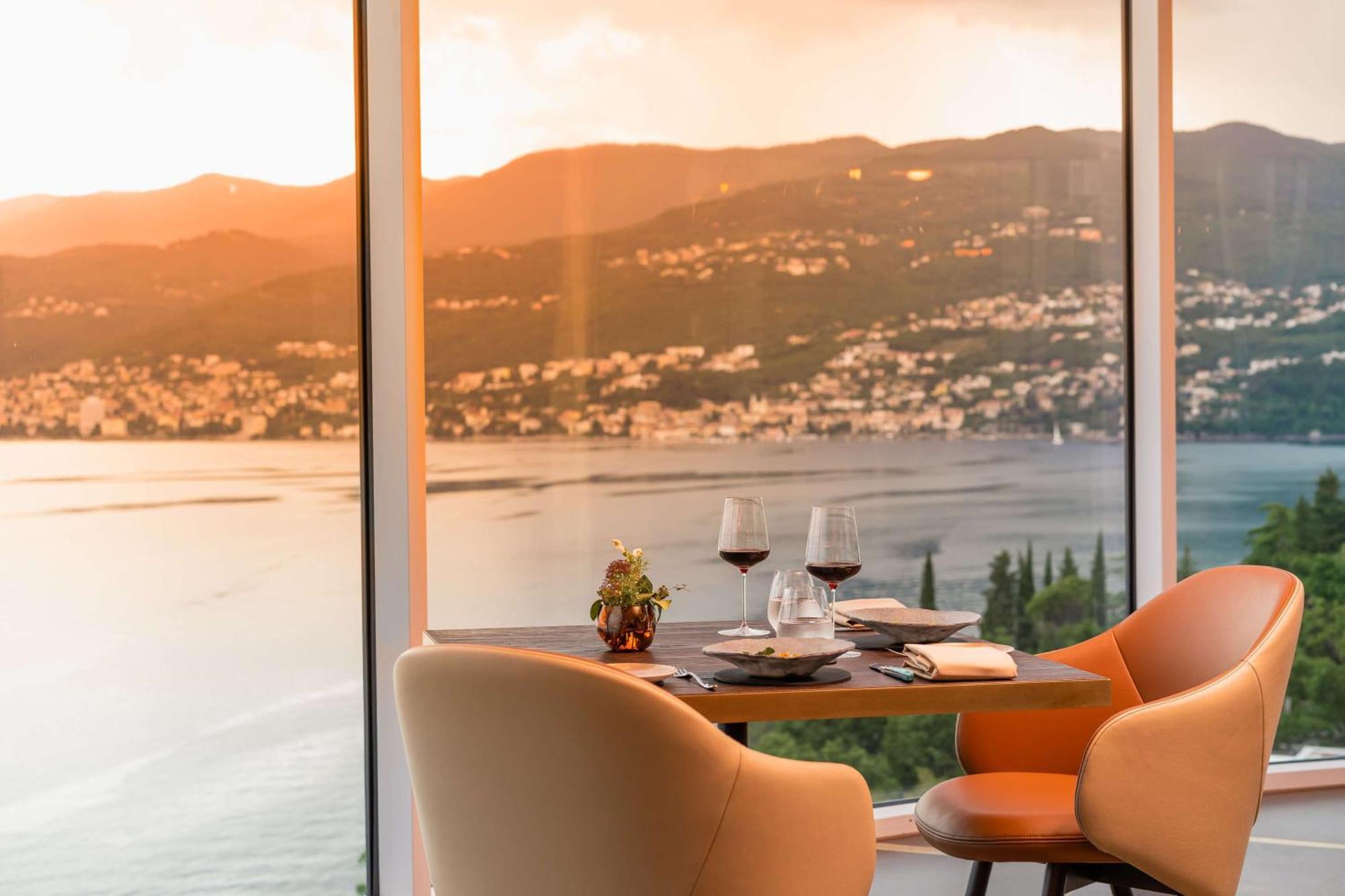 Hilton Rijeka Costabella Beach Resort And Spa Bagian luar foto View from the restaurant